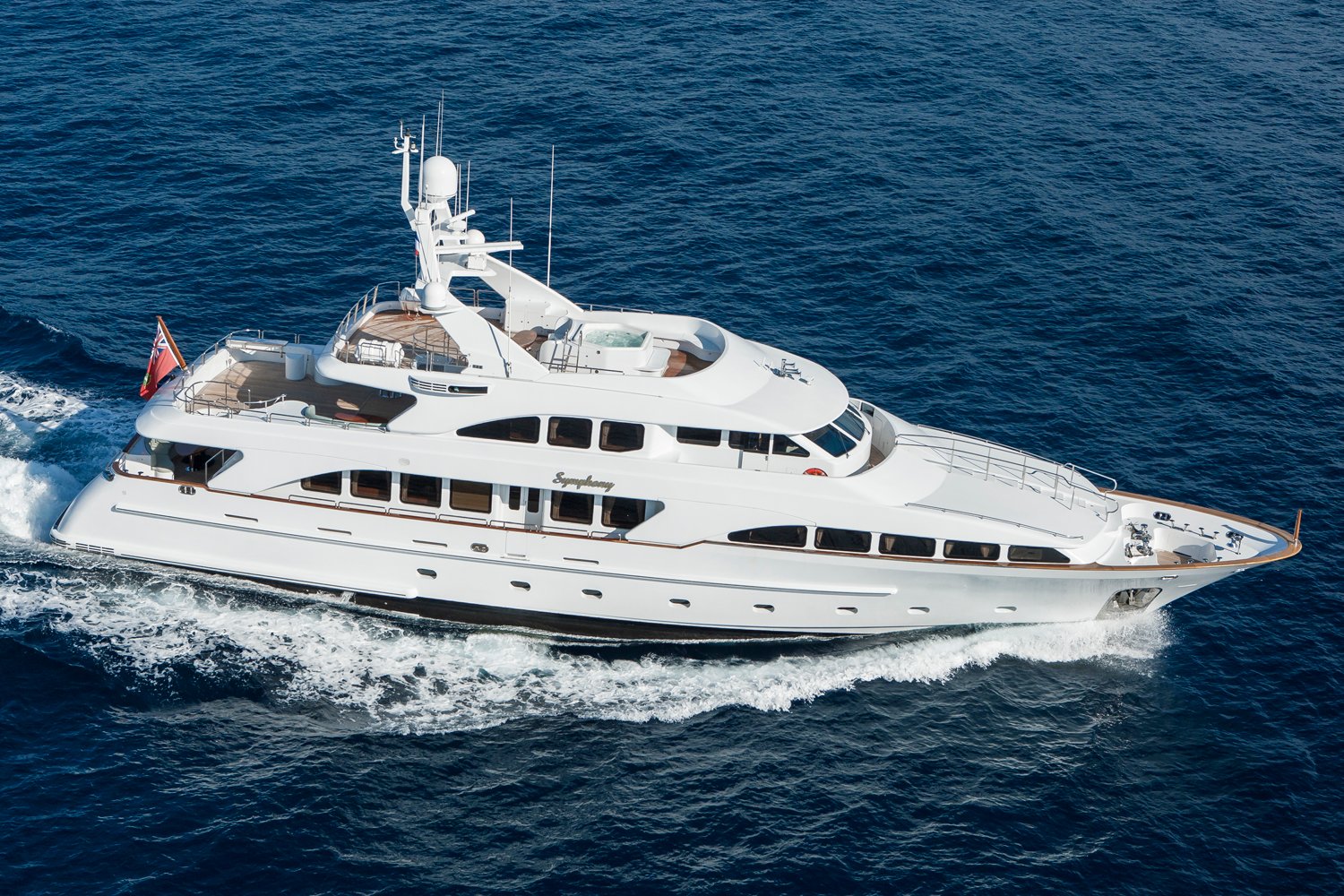 SOLD ! – Yacht & Villa sell Benetti Classic 115 Superyacht “Symphony”